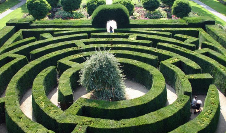 How to Build a Garden Maze - Buildables
